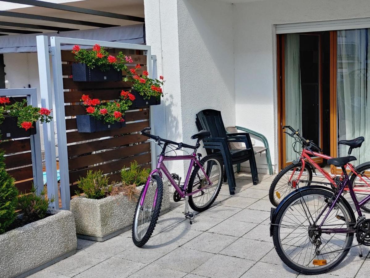 Swinoujscie Platan Patio 6 - Berry Apartments Exterior photo